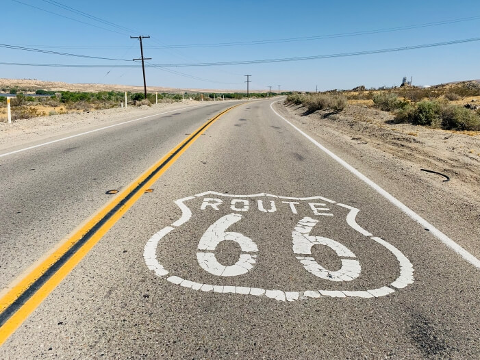 Route 66 Logo auf der Straße